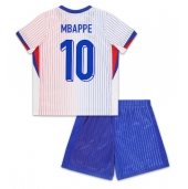 Frankrig Kylian Mbappe #10 Udebanetrøje Børn EM 2024 Kort ærmer (+ bukser)