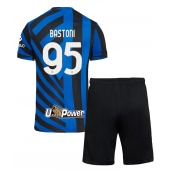 Inter Milan Alessandro Bastoni #95 Hjemmebanetrøje Børn 2024-25 Kort ærmer (+ bukser)